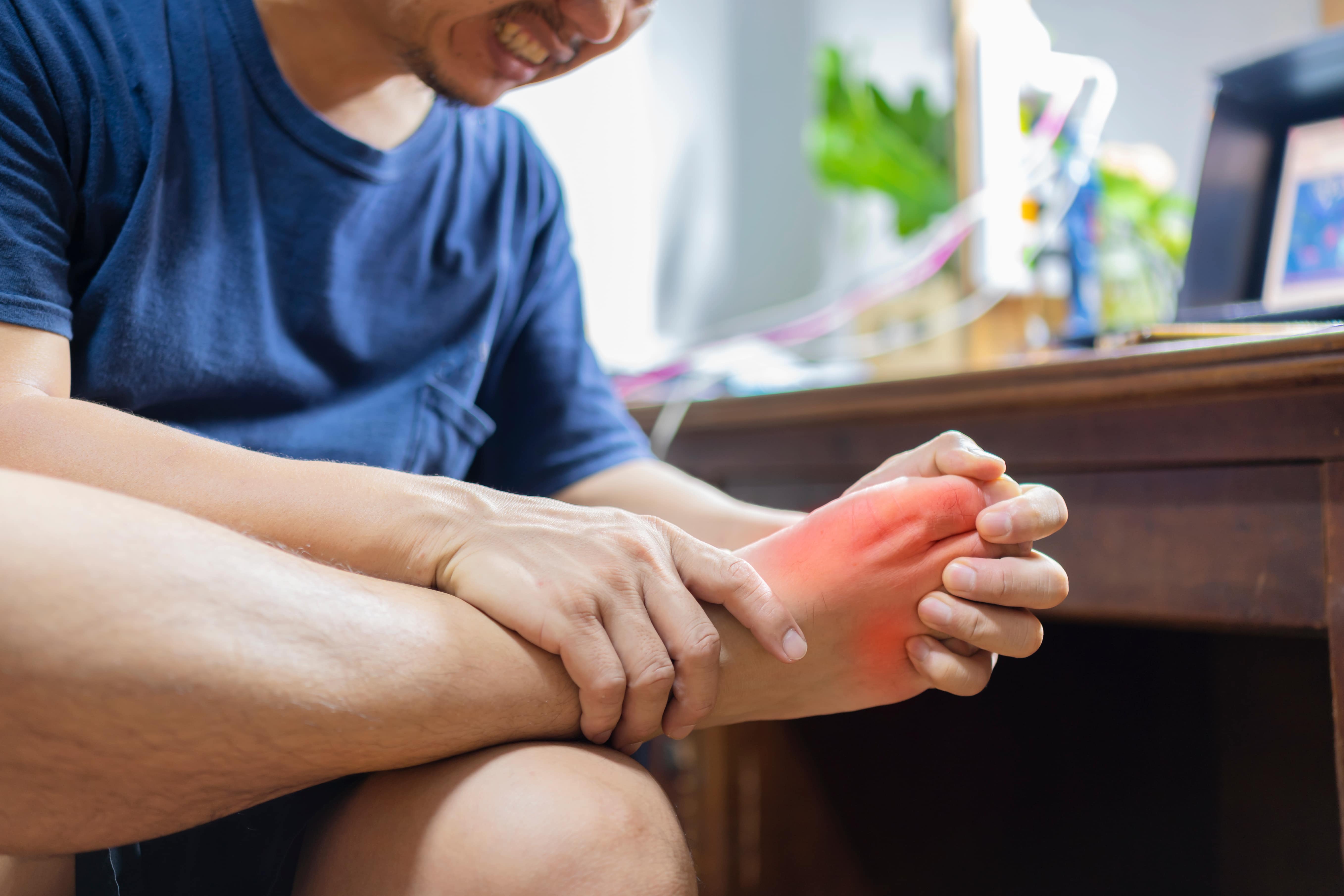 Sudden Big Toe Pain After Japanese Food and Beer? Immediate Relief for a Gout Attack