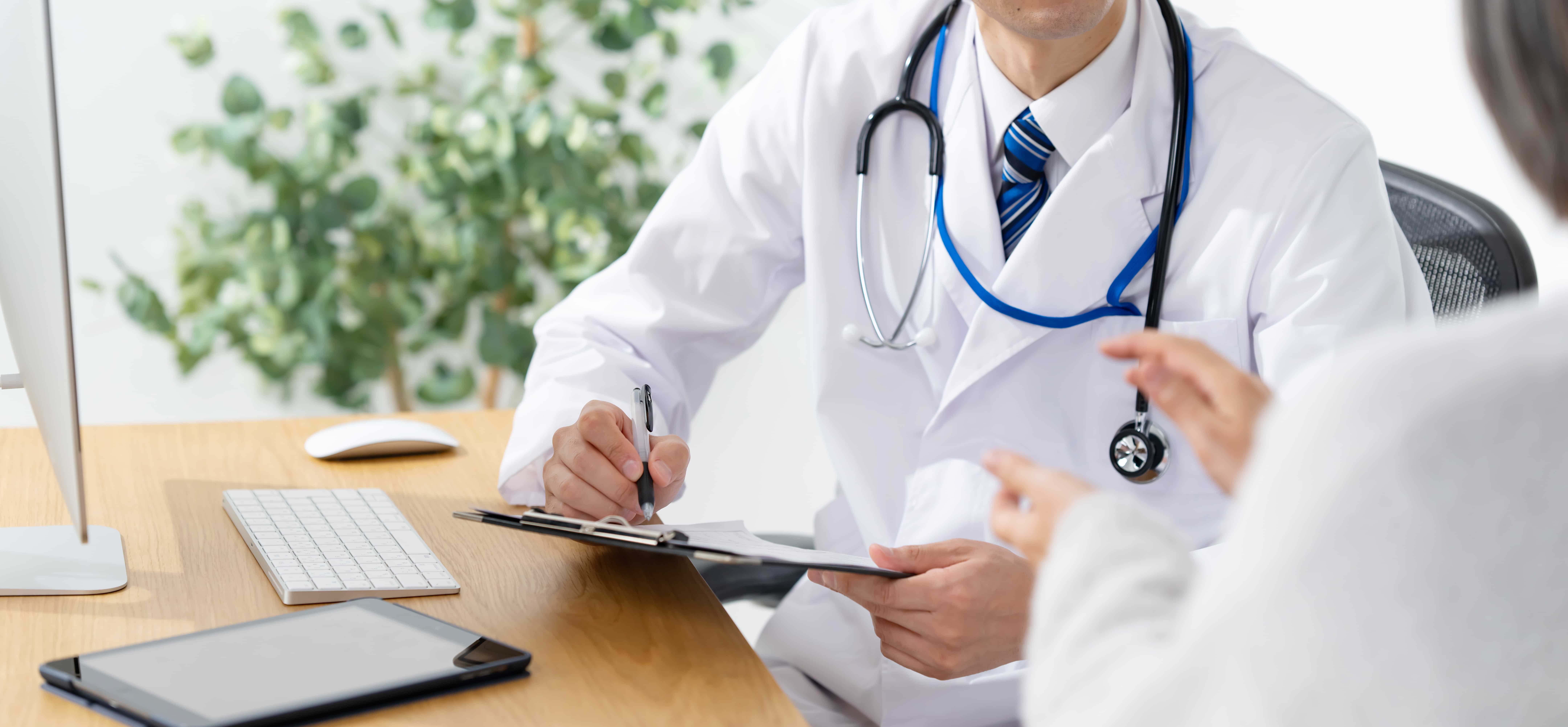 Tourist comparing medical options in Japan - local clinic versus online doctor consultation